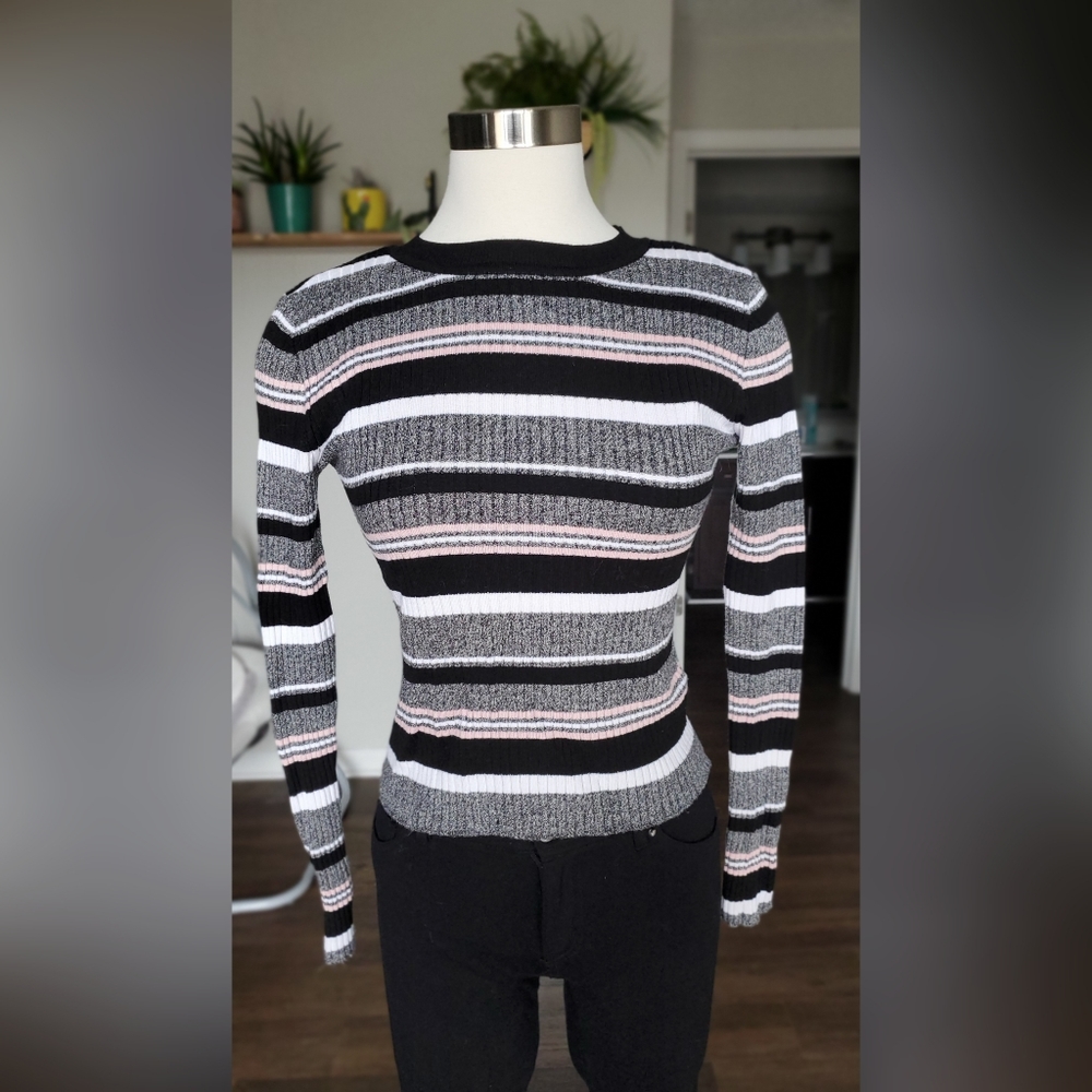 Sweater - Picture 2 of 4